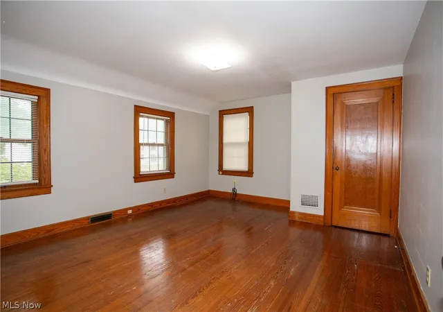 Photo 12 of Single family home for sale at 655 E Liberty St, Hubbard, OH 44425 | MLS# 5237279 | Listing updated on 2026-10-05