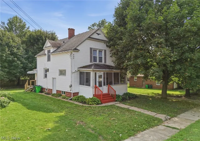 Photo 2 of Single family home for sale at 284 E Park Ave, Barberton, OH 44203 | MLS# 5236919 | Listing updated on 2026-08-22