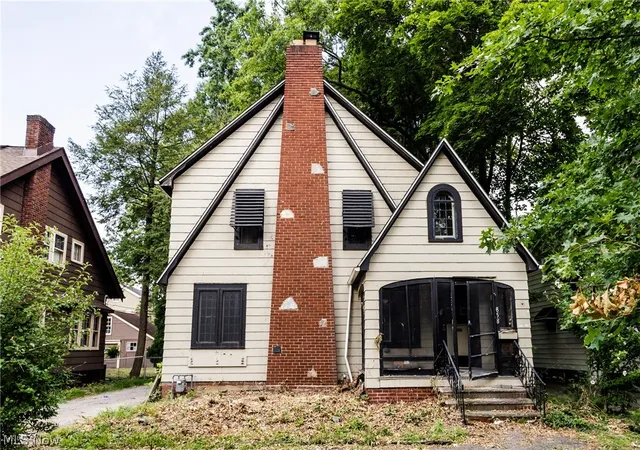 Photo 1 of Single family home for sale at 858 Roanoke Rd, Cleveland, OH 44121 | MLS# 5234341 | Listing updated on 2026-08-31