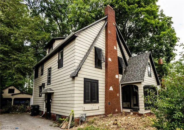 Photo 2 of Single family home for sale at 858 Roanoke Rd, Cleveland, OH 44121 | MLS# 5234341 | Listing updated on 2026-08-31