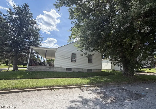 Photo 2 of Single family home for sale at 2744 Zedaker St, Youngstown, OH 44502 | MLS# 5237552 | Listing updated on 2026-08-18