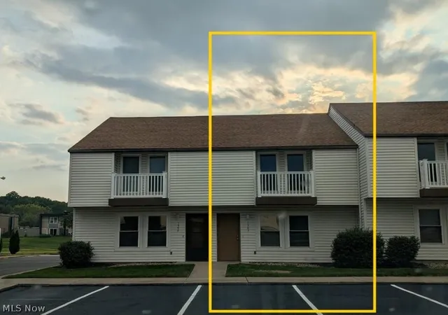 Photo 3 of Townhouse for sale at 1563 Whitehall Blvd, Kent, OH 44240 | MLS# 5234801 | Listing updated on 2026-09-25