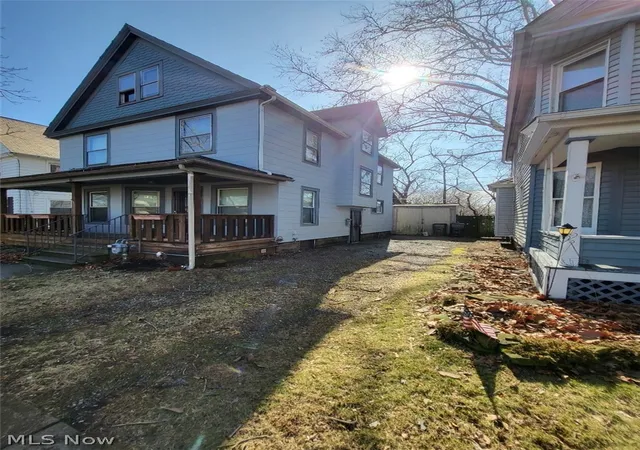 Photo 2 of Single family home for sale at 261 Harrison St, Elyria, OH 44035 | MLS# 5236739 | Listing updated on 2026-08-18
