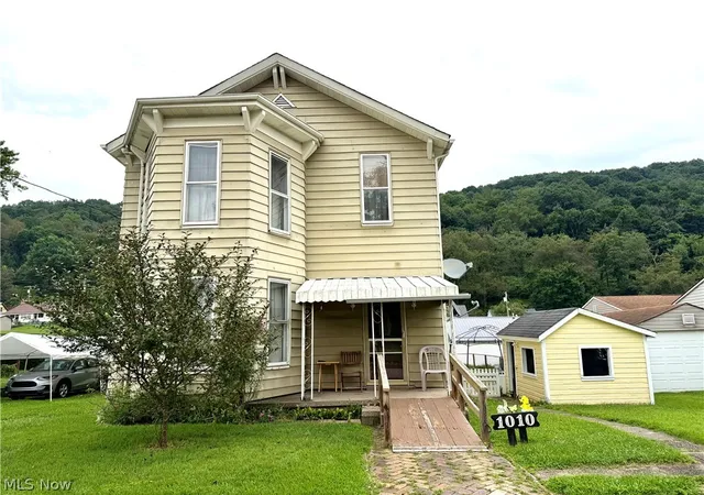 Photo 1 of Single family home for sale at 1010 2nd Avenue, New Cumberland, WV 26047 | MLS# 5236993 | Listing updated on 2026-09-18