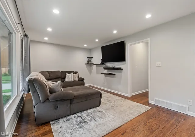 Photo 2 of Sale Pending at 1709 Alcester Rd, Cleveland, OH 44124 | MLS# 5236920 | Listing updated on 2026-08-22
