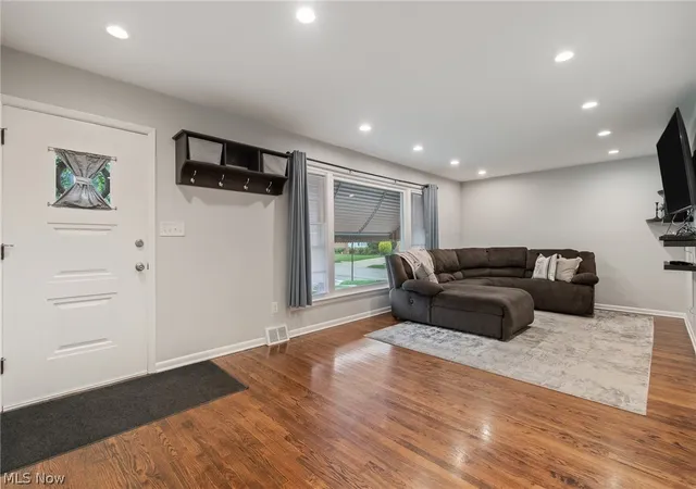 Photo 3 of Sale Pending at 1709 Alcester Rd, Cleveland, OH 44124 | MLS# 5236920 | Listing updated on 2026-08-22
