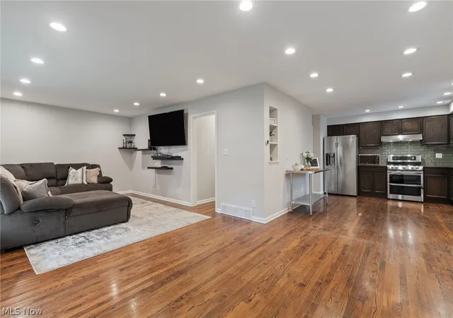 Photo 4 of Sale Pending at 1709 Alcester Rd, Cleveland, OH 44124 | MLS# 5236920 | Listing updated on 2026-08-22