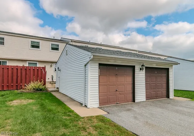 Photo 2 of Condo for sale at 7427 Noble Ct, Mentor, OH 44060 | MLS# 5237702 | Listing updated on 2026-08-19