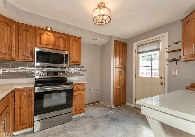 Photo 3 of Condo for sale at 7427 Noble Ct, Mentor, OH 44060 | MLS# 5237702 | Listing updated on 2026-08-19