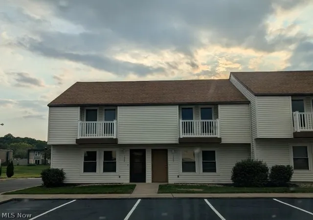 Photo 2 of Townhouse for sale at 1565 Whitehall Blvd, Kent, OH 44240 | MLS# 5234805 | Listing updated on 2026-08-19