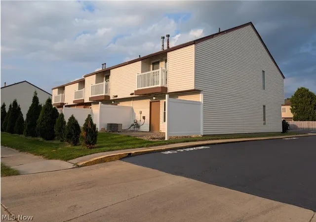 Photo 50 of Townhouse for sale at 1565 Whitehall Blvd, Kent, OH 44240 | MLS# 5234805 | Listing updated on 2026-08-19