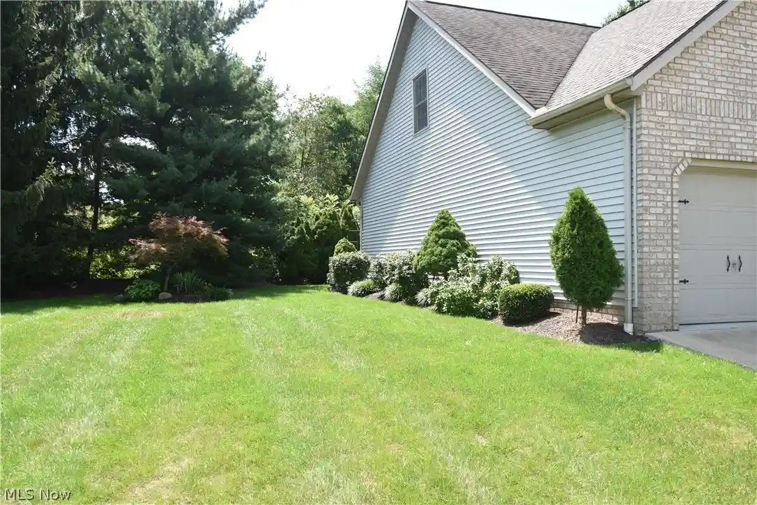 Listing Photo 2 - Condo for sale in 7070 NW Bentley St located at 7070 NW Bentley St, Massillon, OH 44646 - Unit 7070 NW Bentley St