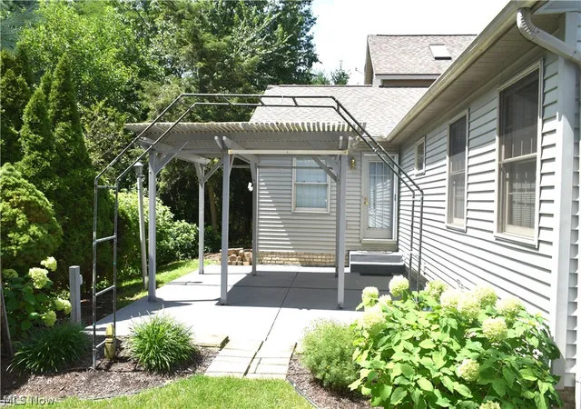 Listing Photo 3 - Condo for sale in building located at 7070 NW Bentley St, Massillon, OH 44646