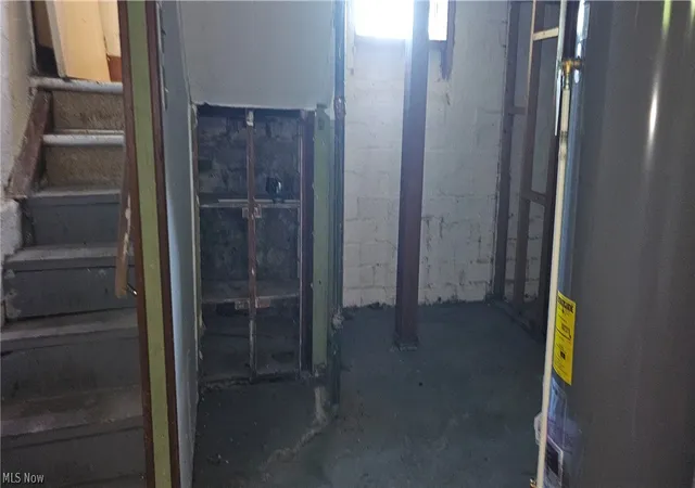 Listing Photo 2 - Condo for sale in building located at 1830 Reyburn Rd, Cleveland, OH 44112 - Unit #