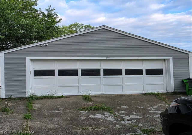 Photo 4 of Single family home for sale at 1944 Turkeyfoot Lake Rd, Barberton, OH 44203 | MLS# 5237612 | Listing updated on 2026-08-19