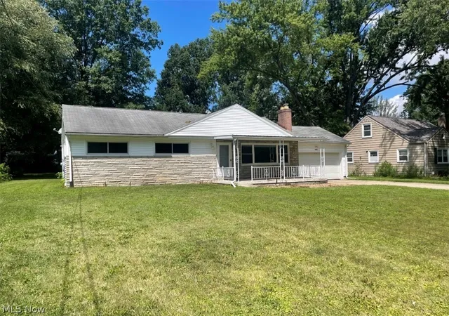 Photo 2 of Single family home for sale at 3364 Glen Oaks Dr, Youngstown, OH 44511 | MLS# 5237821 | Listing updated on 2026-08-19