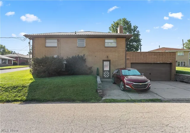 Photo 3 of Single family home for sale at 163 N 15th Street, Weirton, WV 26062 | MLS# 5235298 | Listing updated on 2026-09-14
