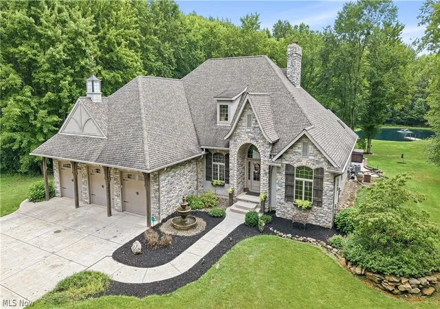Photo 1 of Single family home for sale at 5560 Oak Hl Dr, Warren, OH 44481 | MLS# 5237652 | Listing updated on 2026-09-22