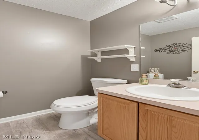 Listing Photo 4 - Condo for sale in building located at 646 Almas Ct, Brunswick, OH 44212