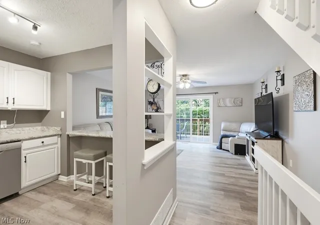 Listing Photo 5 - Condo for sale in building located at 646 Almas Ct, Brunswick, OH 44212