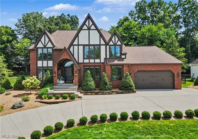 Photo 1 of Sale Pending at 2835 Valley Rd, Cuyahoga Falls, OH 44223 | MLS# 5237511 | Listing updated on 2026-08-31