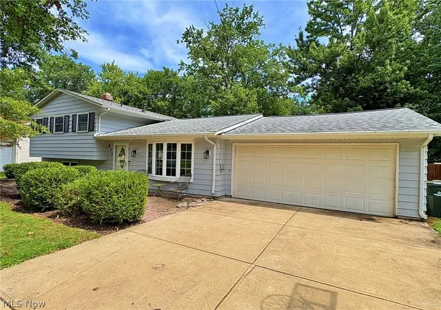 Photo 2 of Single family home for sale at 873 W Shore Blvd, Sheffield Lake, OH 44054 | MLS# 5237866 | Listing updated on 2026-08-23