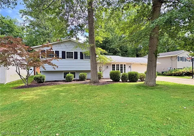 Photo 3 of Single family home for sale at 873 W Shore Blvd, Sheffield Lake, OH 44054 | MLS# 5237866 | Listing updated on 2026-08-23