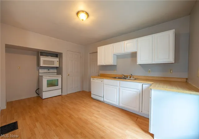 Photo 3 of Single family home for sale at 126 Willis Ave, Jefferson, OH 44047 | MLS# 5237817 | Listing updated on 2026-08-24