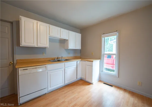 Photo 3 of Single family home for sale at 126 Willis Ave, Jefferson, OH 44047 | MLS# 5237817 | Listing updated on 2026-08-24