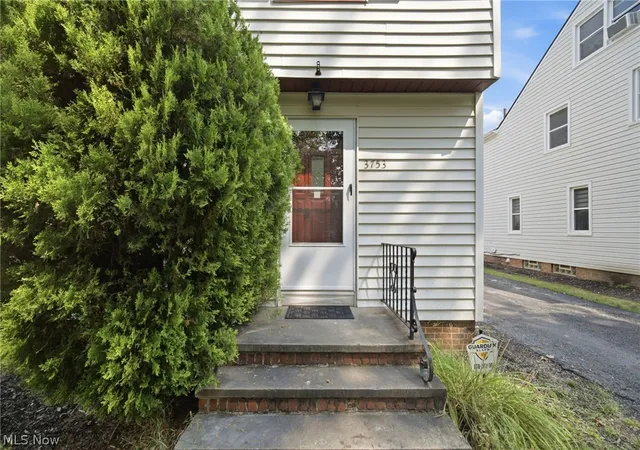 Photo 4 of Single family home for sale at 3753 Berkeley Rd, Cleveland, OH 44118 | MLS# 5237875 | Listing updated on 2026-08-19