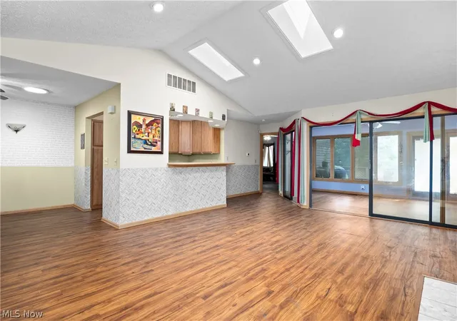 Listing Photo 3 - Condo for sale in building located at 5214 Parkhurst Dr, Sheffield, OH 44054