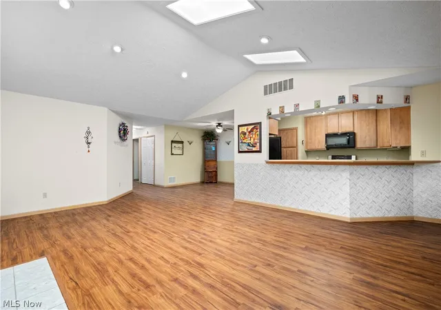 Listing Photo 4 - Condo for sale in building located at 5214 Parkhurst Dr, Sheffield, OH 44054