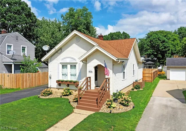 Photo 2 of Sale Pending at 1806 Sheridan Ave Ne, Warren, OH 44483 | MLS# 5232914 | Listing updated on 2026-08-24