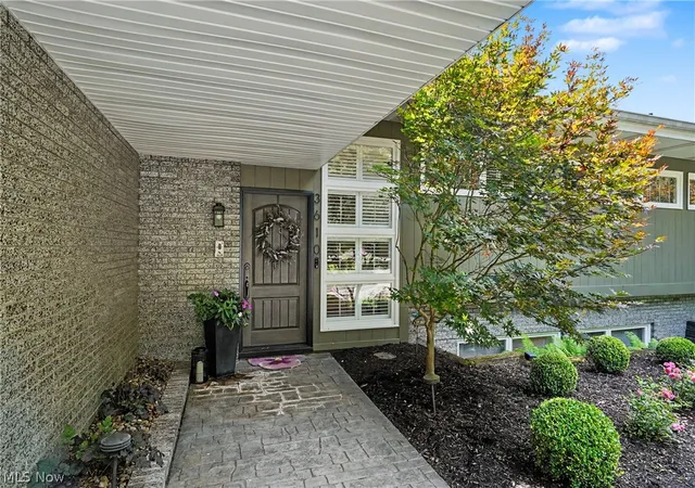Photo 3 of Sale Pending at 3610 Knollwood Ln, Akron, OH 44333 | MLS# 5237524 | Listing updated on 2026-08-26