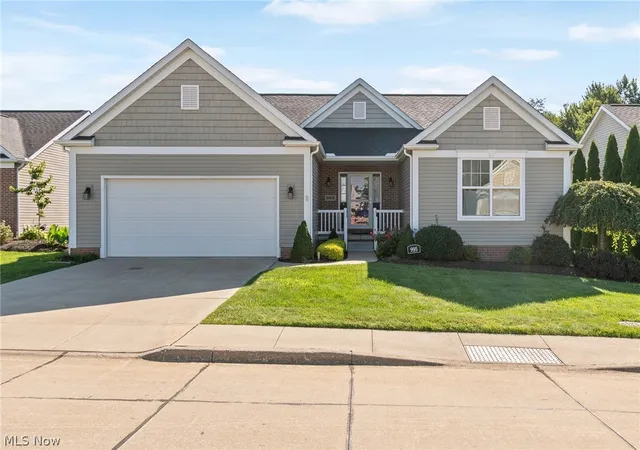 Photo 3 of Sale Pending at 995 Flanders Dr, Wadsworth, OH 44281 | MLS# 5227841 | Listing updated on 2026-08-24