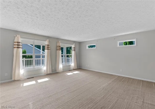 Photo 5 of Sale Pending at 995 Flanders Dr, Wadsworth, OH 44281 | MLS# 5227841 | Listing updated on 2026-08-24