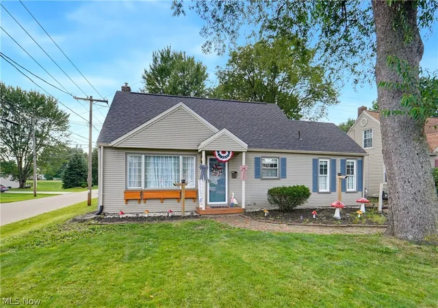 Photo 3 of Sale Pending at 1257 Western Ave Sw, Canton, OH 44710 | MLS# 5237823 | Listing updated on 2026-08-23
