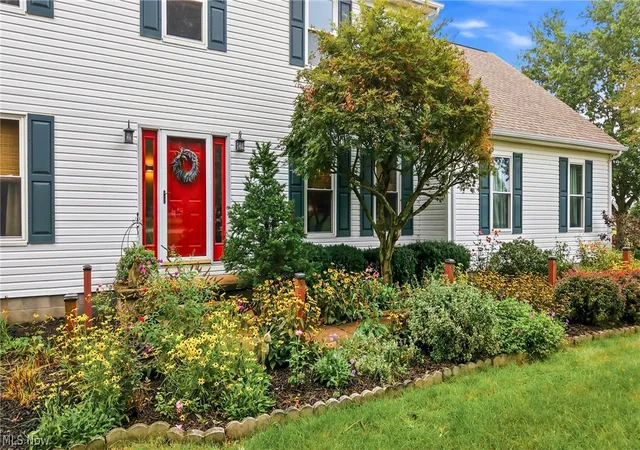 Photo 3 of Single family home for sale at 9945 Ginger Hl Rd, New Middletown, OH 44442 | MLS# 5237794 | Listing updated on 2026-08-29