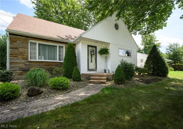 Photo 2 of Sale Pending at 189 36th Street Sw, Barberton, OH 44203 | MLS# 5237771 | Listing updated on 2026-08-24