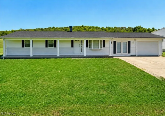 Photo 1 of Single family home for sale at 1381 Harris Hwy, Parkersburg, WV 26101 | MLS# 5237039 | Listing updated on 2026-08-21