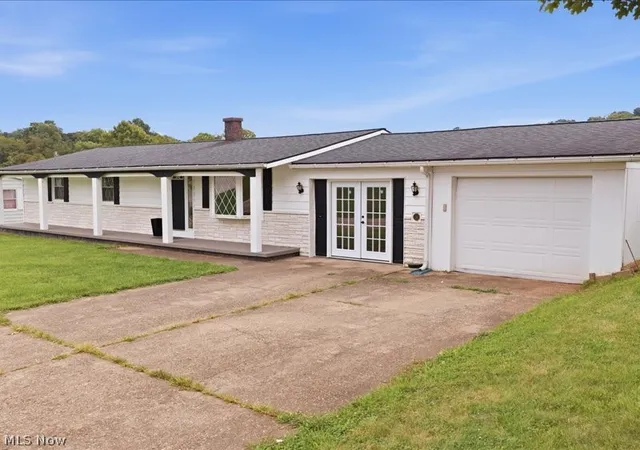 Photo 2 of Single family home for sale at 1381 Harris Hwy, Parkersburg, WV 26101 | MLS# 5237039 | Listing updated on 2026-08-21
