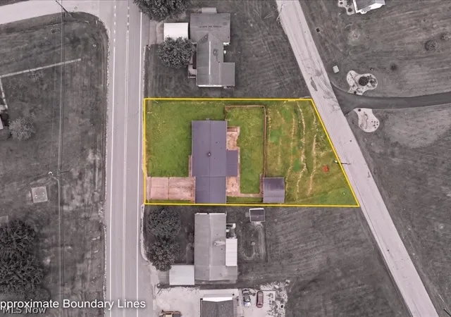 Photo 3 of Single family home for sale at 1381 Harris Hwy, Parkersburg, WV 26101 | MLS# 5237039 | Listing updated on 2026-08-21