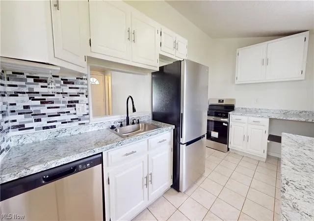 Photo 3 of Single family home for sale at 1381 Harris Hwy, Parkersburg, WV 26101 | MLS# 5237039 | Listing updated on 2026-08-21