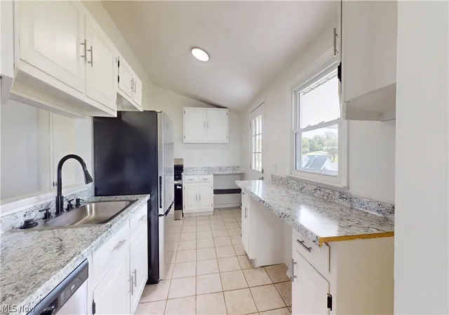 Photo 4 of Single family home for sale at 1381 Harris Hwy, Parkersburg, WV 26101 | MLS# 5237039 | Listing updated on 2026-08-21