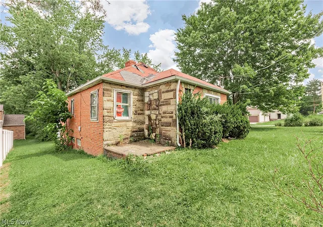 Single family home for sale at 16725 Findlay St, Chagrin Falls, OH 44023 | MLS# 5233958