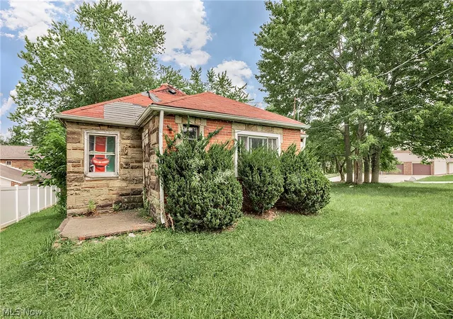Photo 2 of Single family home for sale at 16725 Findlay St, Chagrin Falls, OH 44023 | MLS# 5233958 | Listing updated on 2026-08-20