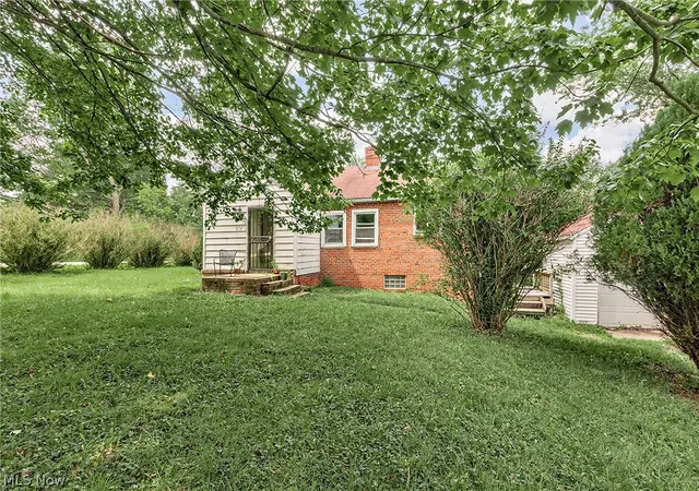 Photo 3 of Single family home for sale at 16725 Findlay St, Chagrin Falls, OH 44023 | MLS# 5233958 | Listing updated on 2026-08-20
