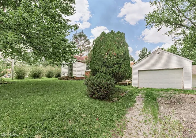Photo 4 of Single family home for sale at 16725 Findlay St, Chagrin Falls, OH 44023 | MLS# 5233958 | Listing updated on 2026-08-20