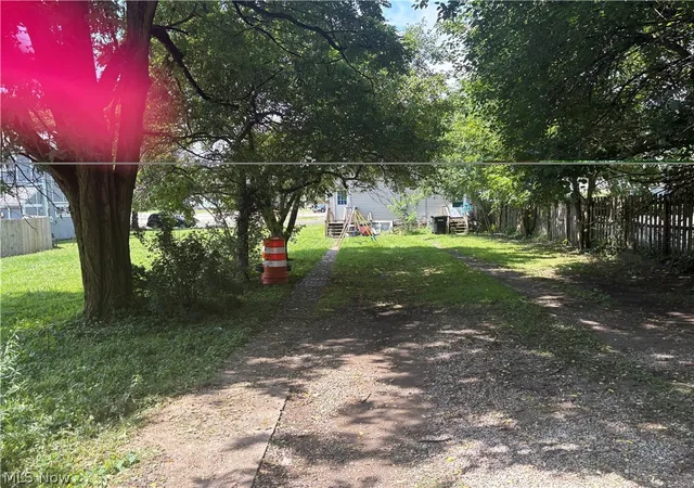 Photo 4 of Multi family home for sale at 946 Putnam Ave, Zanesville, OH 43701 | MLS# 5236726 | Listing updated on 2026-08-28