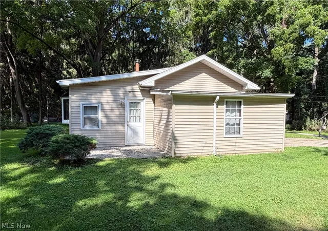 Photo 3 of Single family home for sale at 35930 Highland Dr, Eastlake, OH 44095 | MLS# 5237820 | Listing updated on 2026-08-24